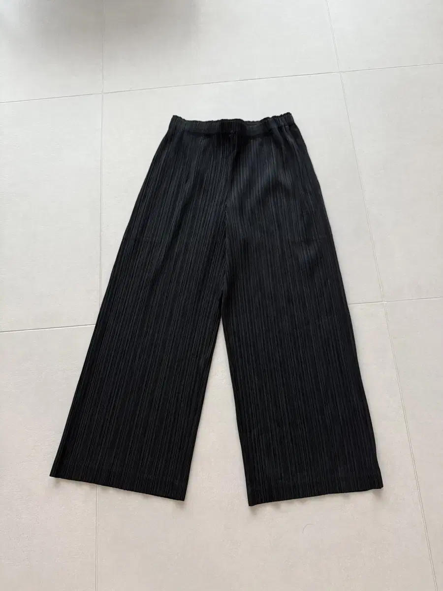 Mischief Pants EYELET PANELED STRAIGHT PANTS #미스치프,#코이